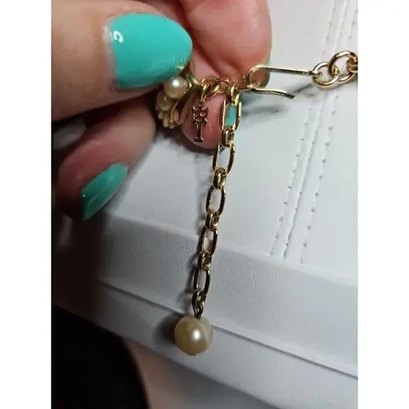 VINTAGE CROWN TRIFARI SIGNED FAUX PEARL BRUSHED AND GOLD TONE NECKLACE - Picture 12 of 13